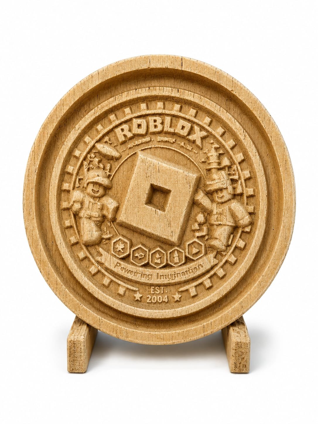 Logo Roblox sculptat în lemn